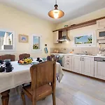 Villa Petra Hriszí Aktí
