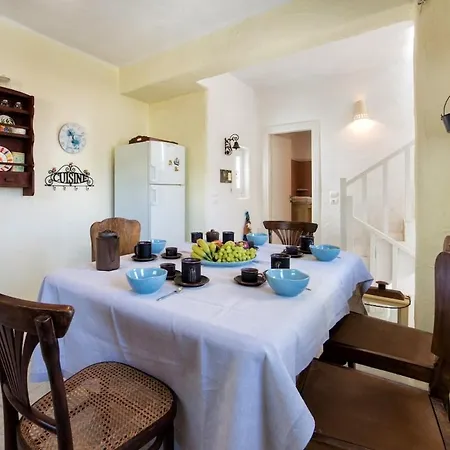 Petra Chrisi Akti (Paros)